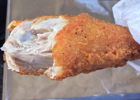 新黄金チキン(骨付き)を食べてみた|ローソン【感想・カロリー等】