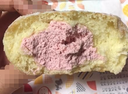 ストロベリーホイップ(ミスタードーナツ)「いちごクリームたっぷり」【感想・カロリー】