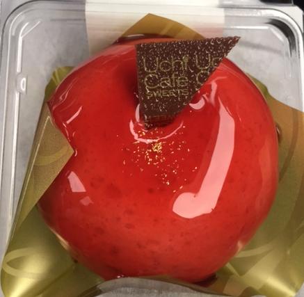 赤いクリスマスケーキ（ローソン）「イチゴムースとチョコが美味しい」【感想・カロリー】